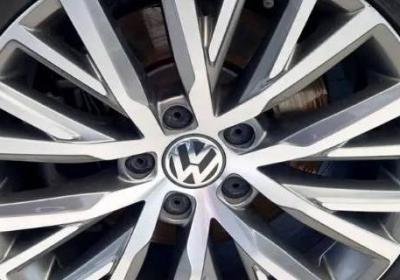 大眾CC更換輪胎教程