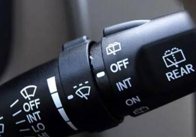 汽車雨刷噴水開關(guān)在哪里