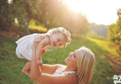 嬰兒曬太陽必須直射嗎 嬰兒曬太陽是直射還是利用余光