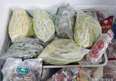 ?凍豆角怎么做好吃？用速凍豆角和豬肉調餡，蒸了一鍋包子，吃起來有股特殊的味