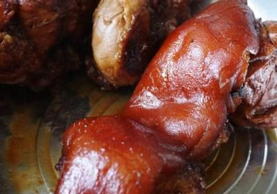 ?醬肘子怎么做好吃？學會這一招，軟爛濃香、滿口醇香，上桌搶著吃